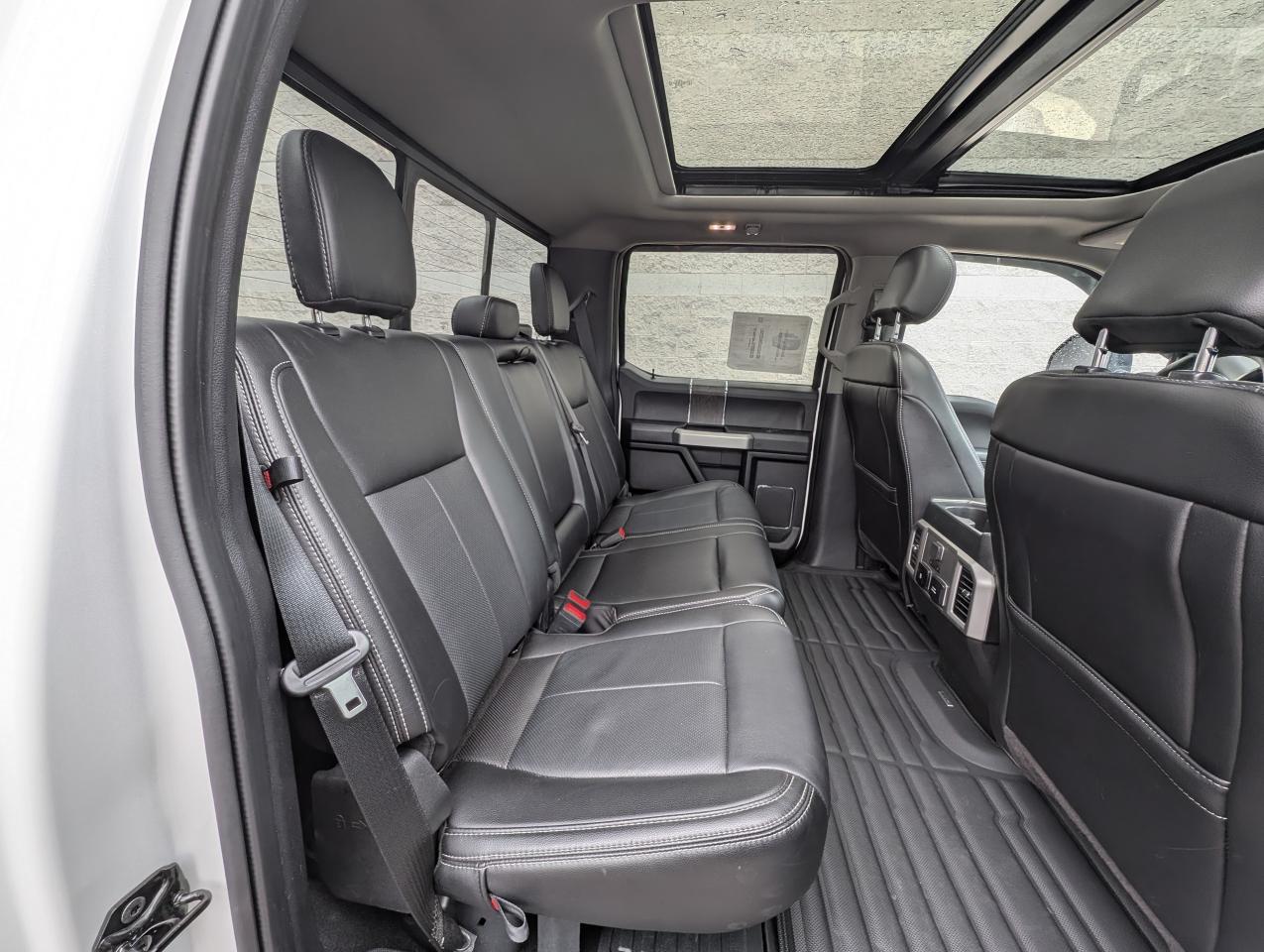 2020 Ford F-350 Super Duty SRW Lariat Photo