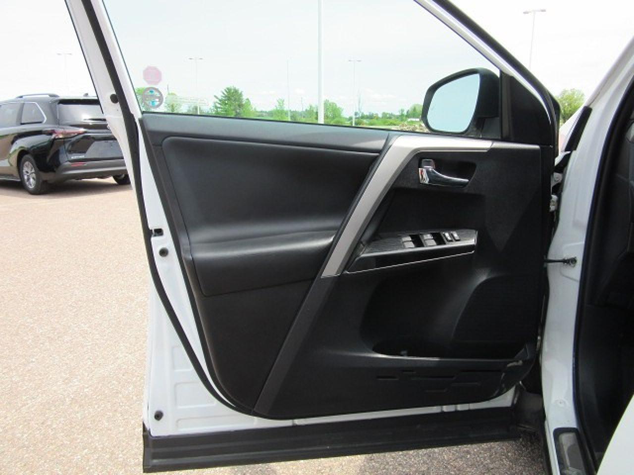 2018 Toyota RAV4 XLE Photo