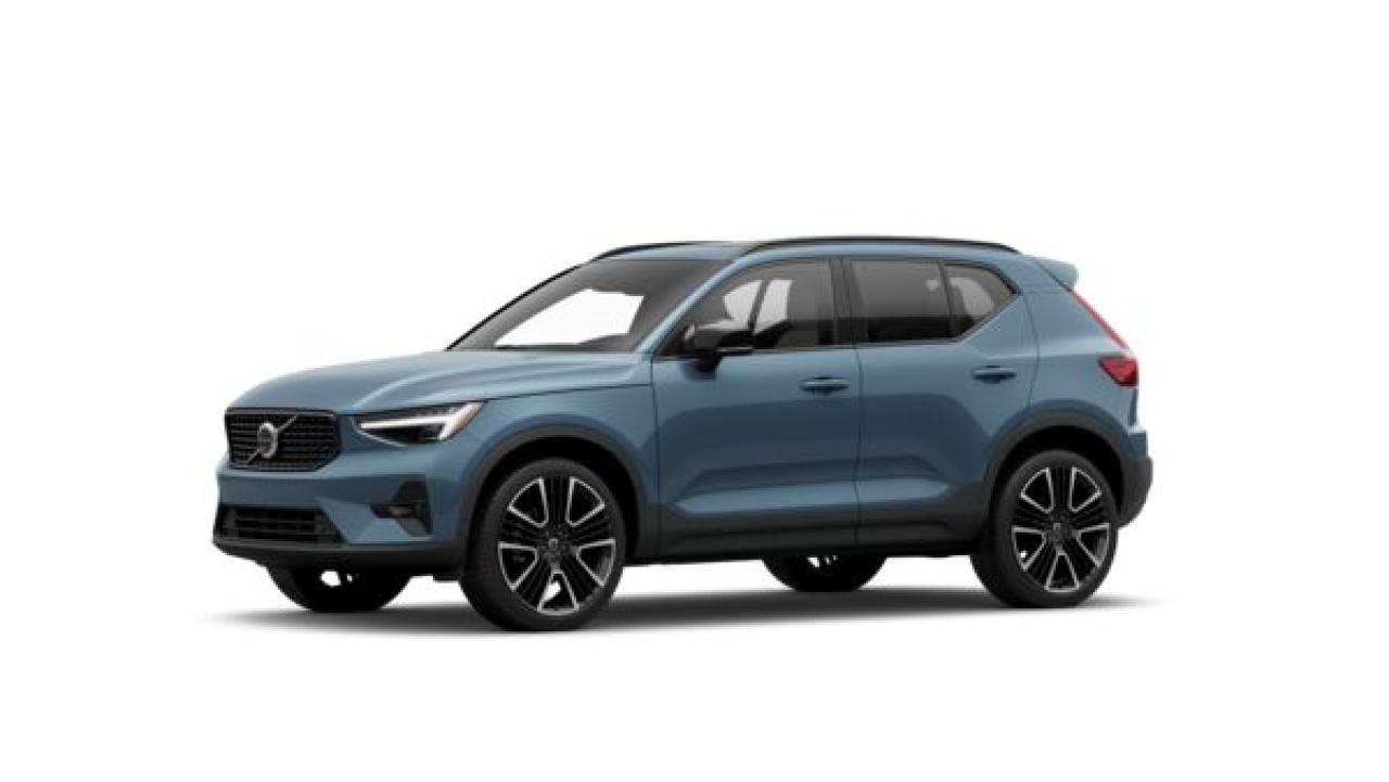 New 2025 Volvo XC40 B5 AWD Ultra Dark Theme for sale in Surrey, BC