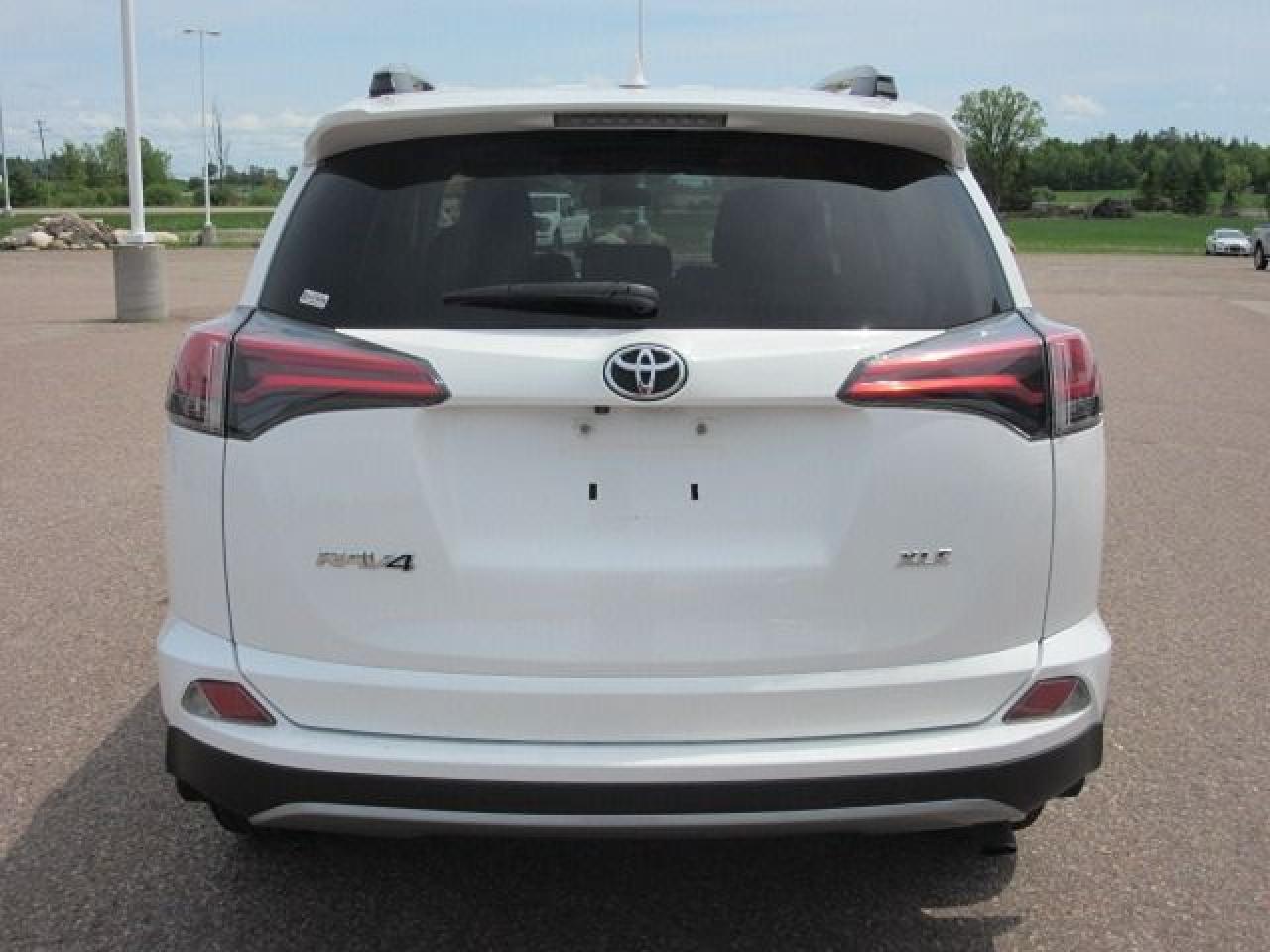 2018 Toyota RAV4 XLE - Photo #5