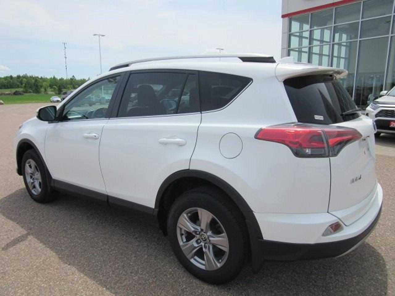 2018 Toyota RAV4 XLE - Photo #4