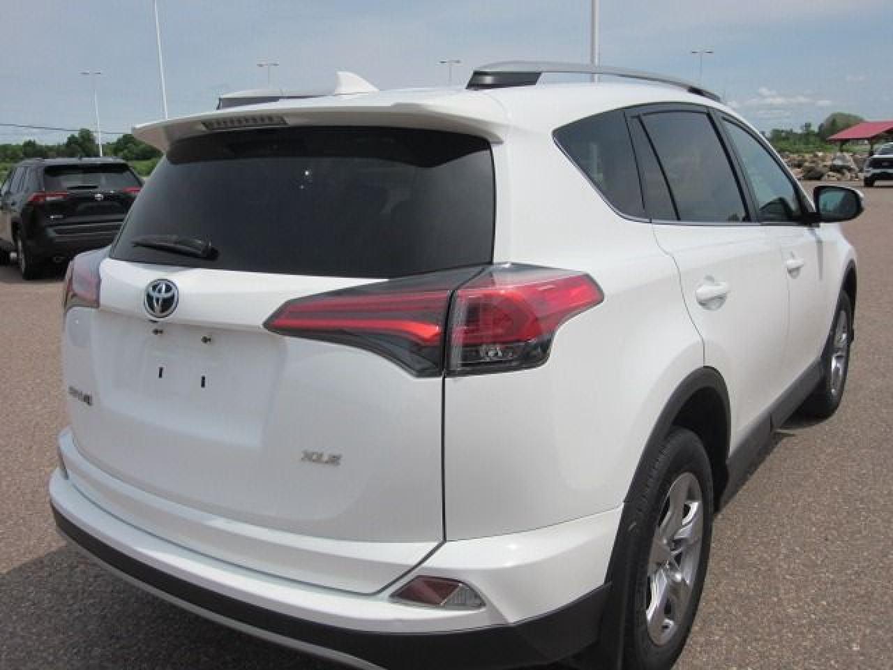 2018 Toyota RAV4 XLE - Photo #7