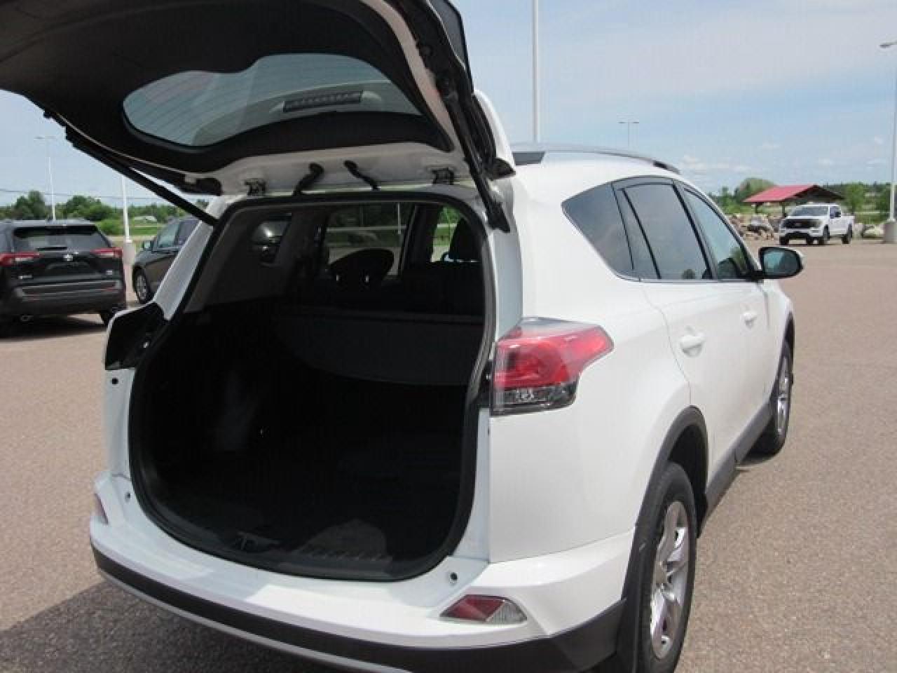2018 Toyota RAV4 XLE - Photo #6