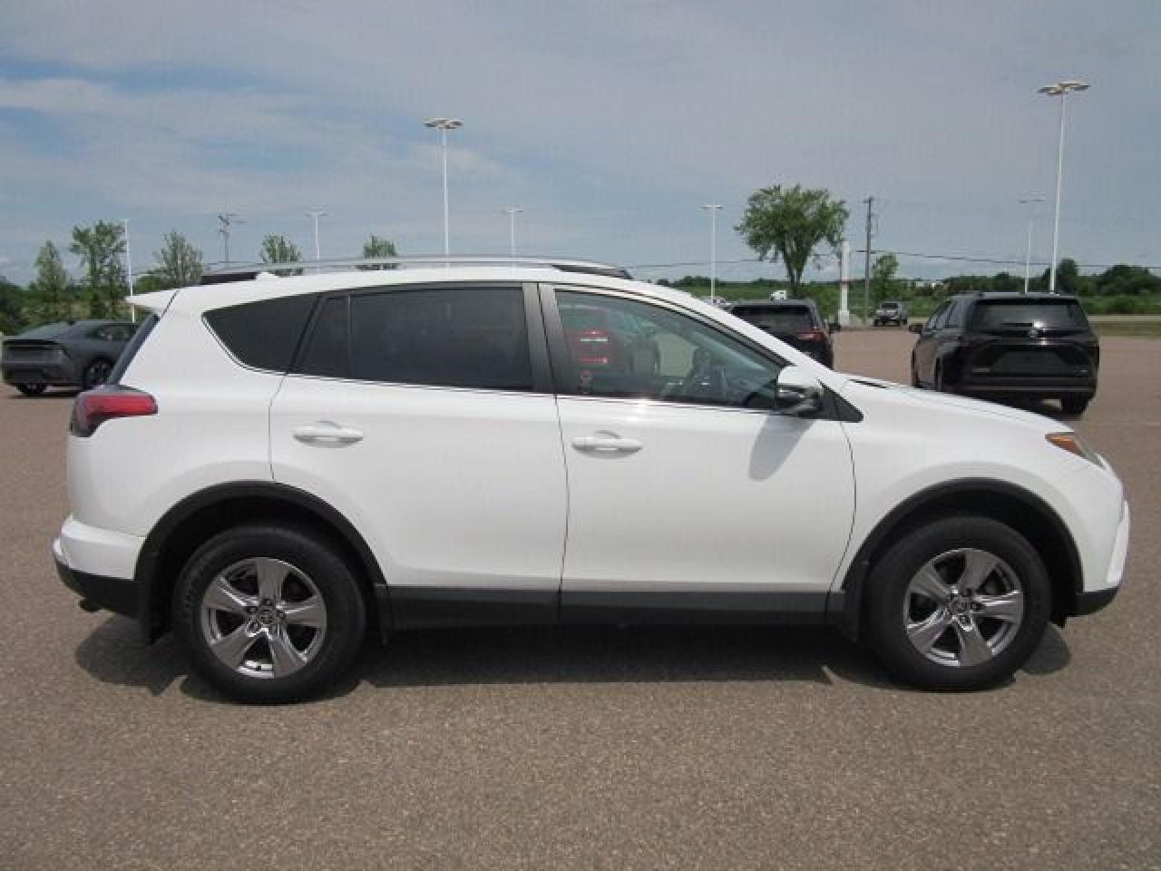 2018 Toyota RAV4 XLE - Photo #9