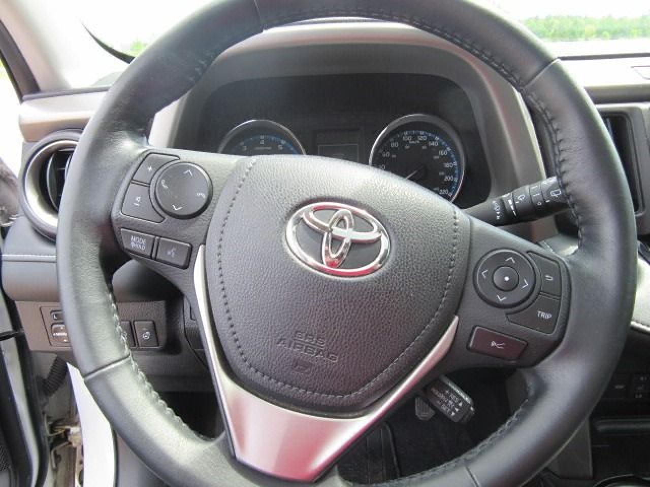 2018 Toyota RAV4 XLE - Photo #17