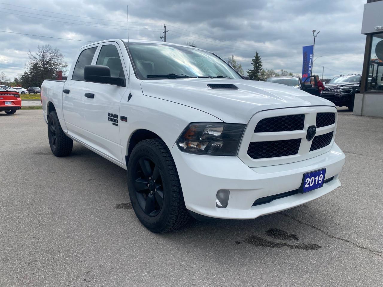 2019 RAM 1500 Classic Express Crew Cab 4x4 ~Camera ~Bluetooth ~20's ~A/C Photo4