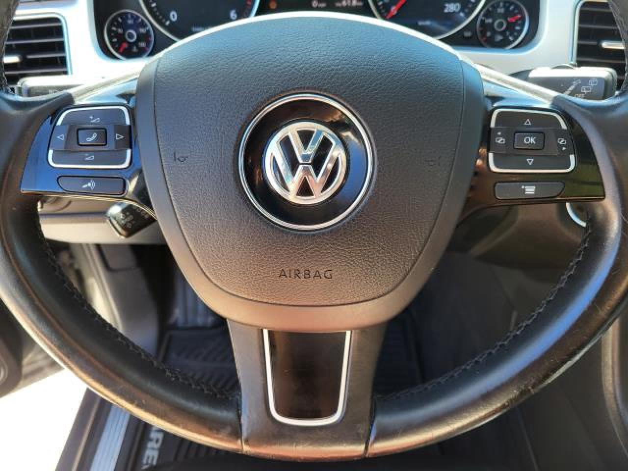 2015 Volkswagen Touareg TDI Execline Photo10