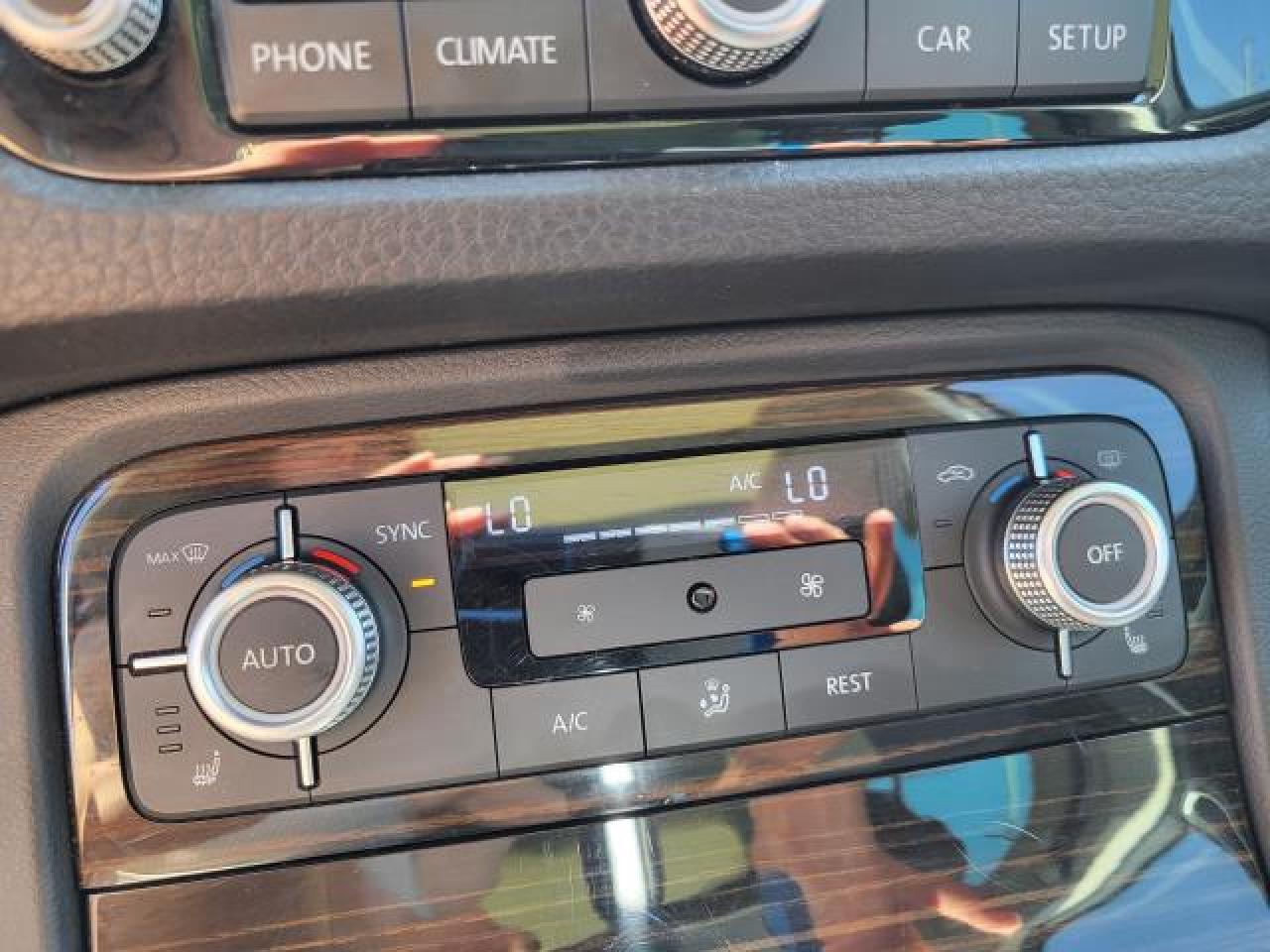 2015 Volkswagen Touareg TDI Execline Photo35