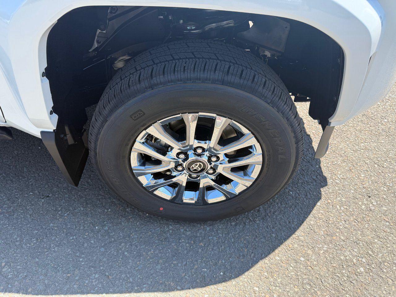 2025 Toyota Tacoma Hybrid Limited Photo3