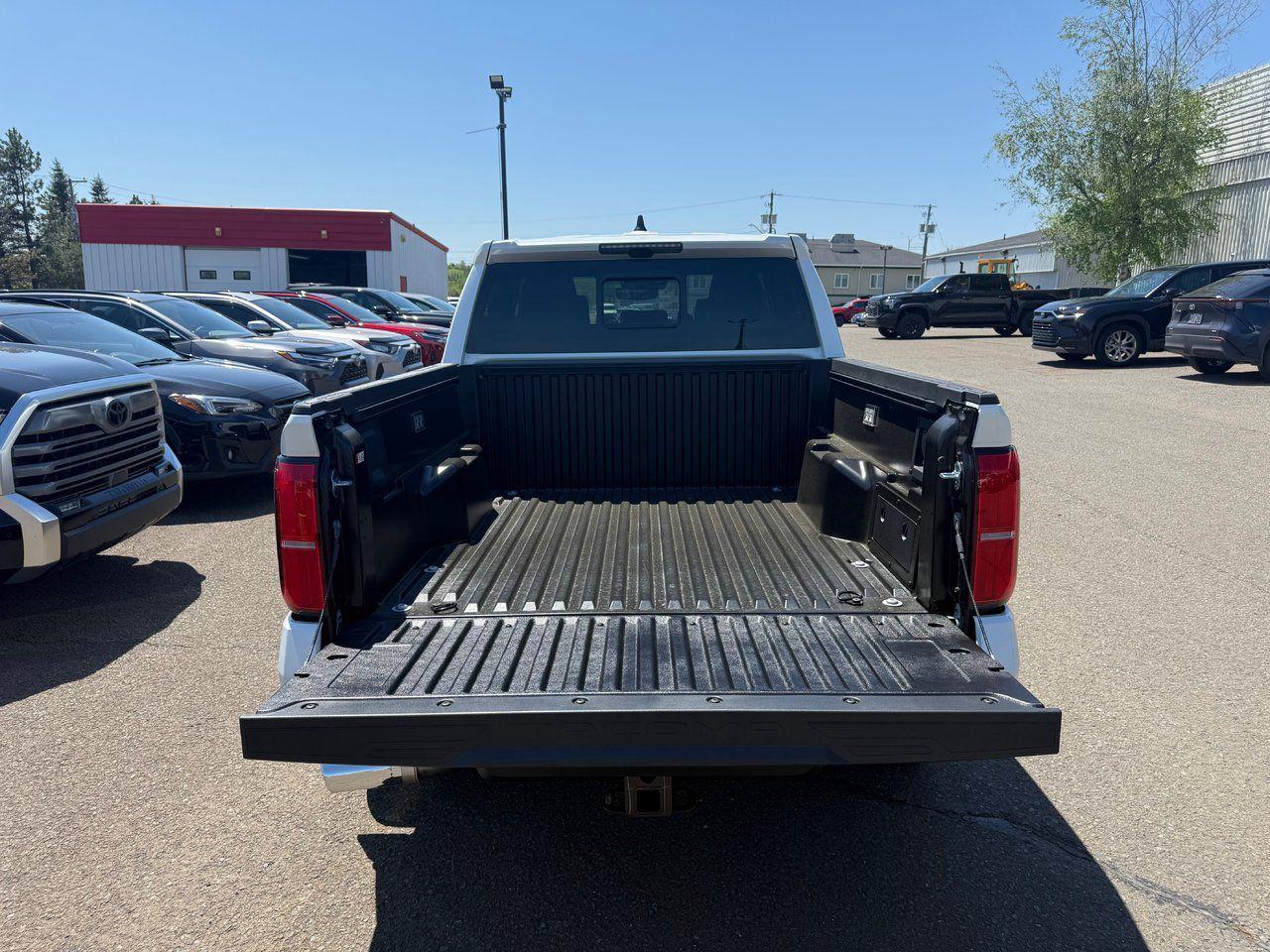 2025 Toyota Tacoma Hybrid Limited Photo