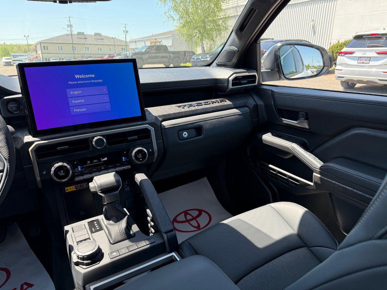 2025 Toyota Tacoma Hybrid Limited Photo