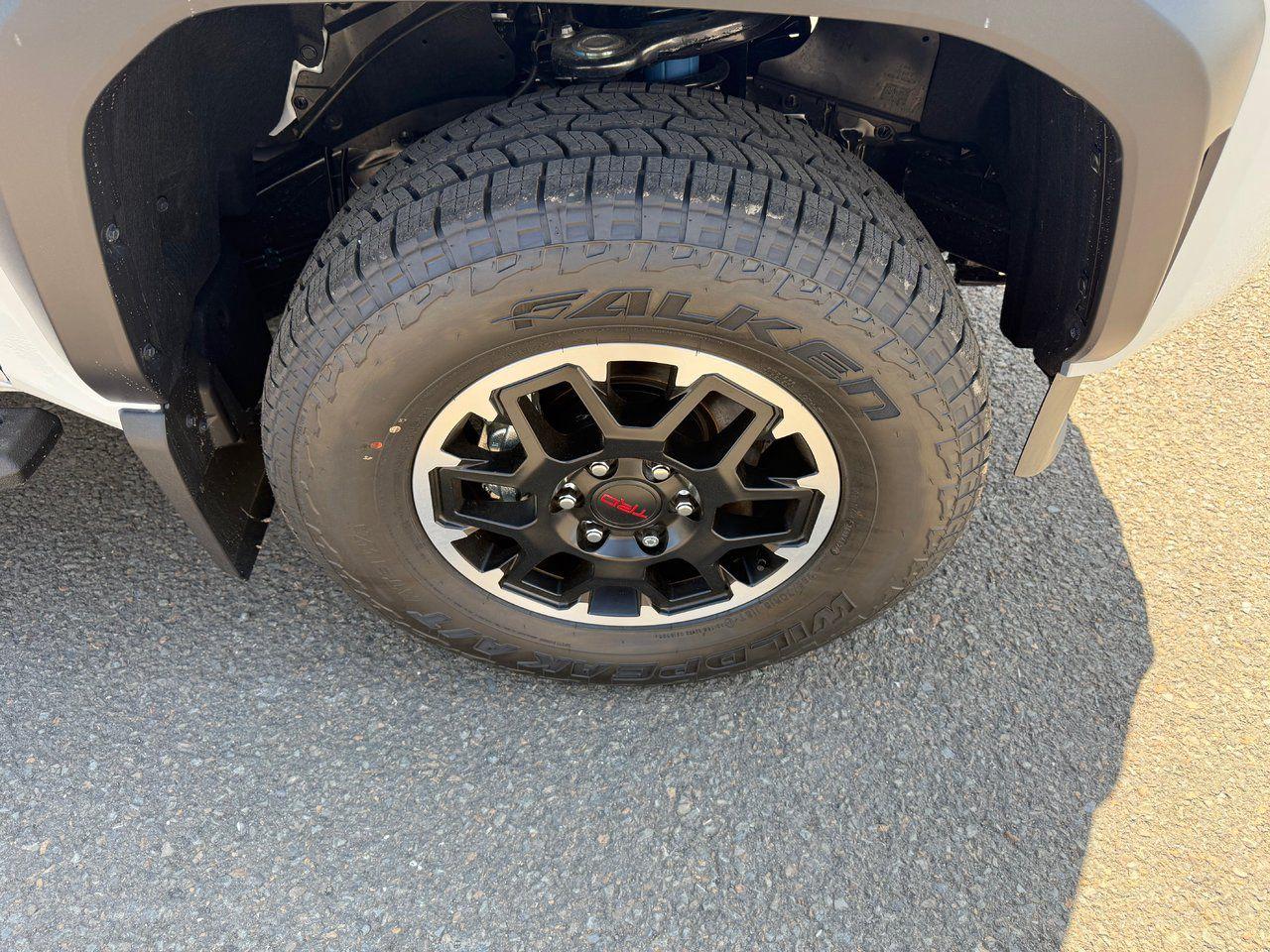 2025 Toyota Tacoma HYBRID TRD Off Road Premium Photo3