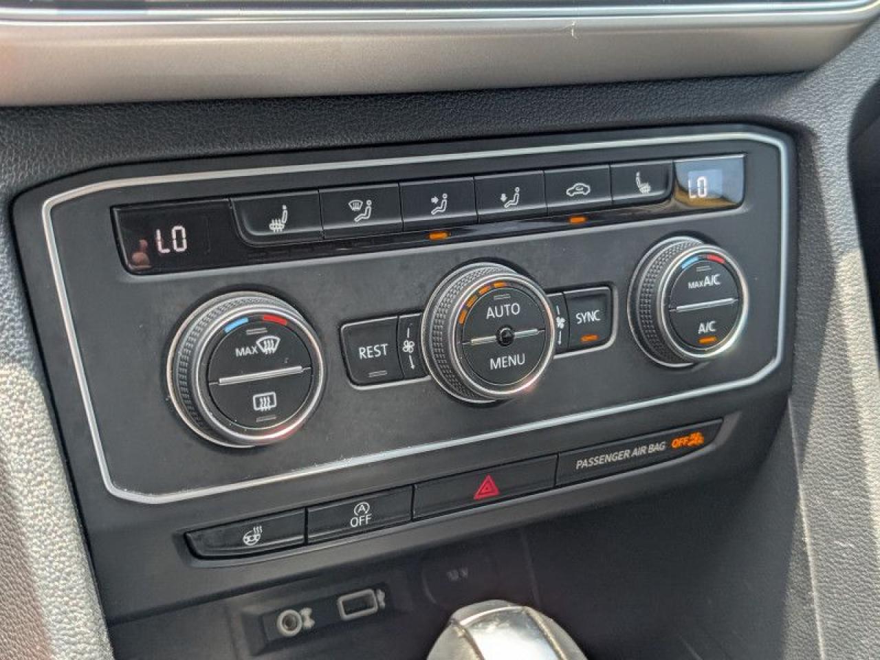 2018 Volkswagen Atlas Comfortline  **GOLDEN NUGGET** Photo