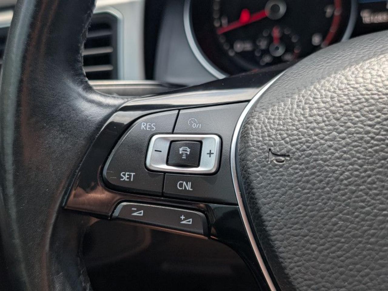 2018 Volkswagen Atlas Comfortline  **GOLDEN NUGGET** Photo