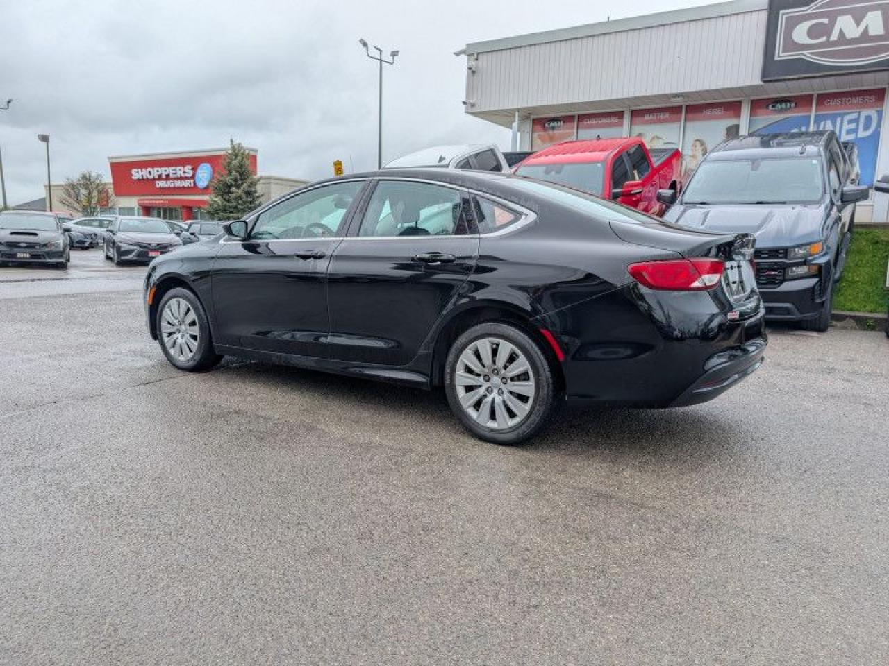 2016 Chrysler 200 LX  **VERY LOW KMS - 20 SERVICE RECS** Photo2