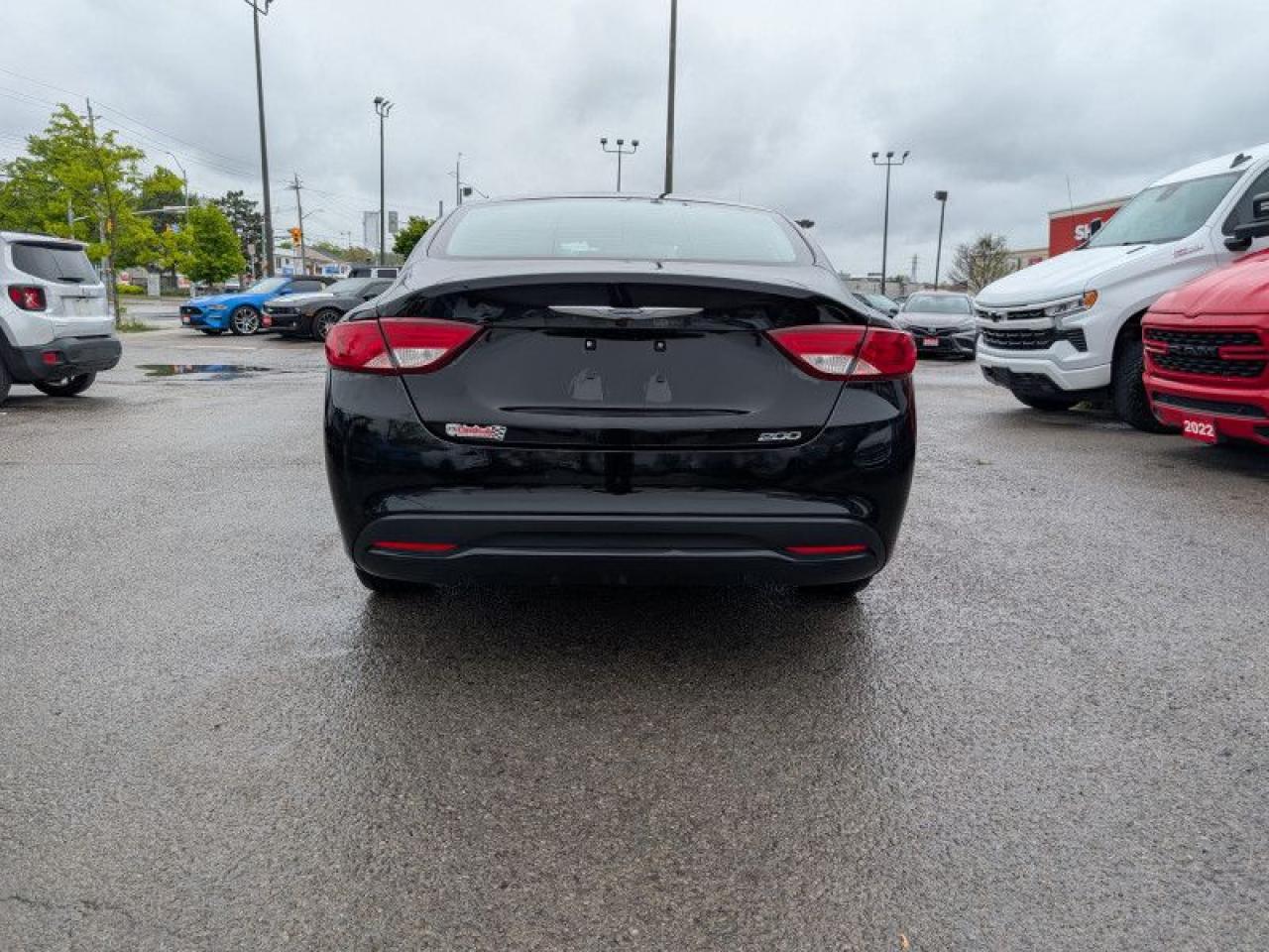 2016 Chrysler 200 LX  **VERY LOW KMS - 20 SERVICE RECS** Photo3