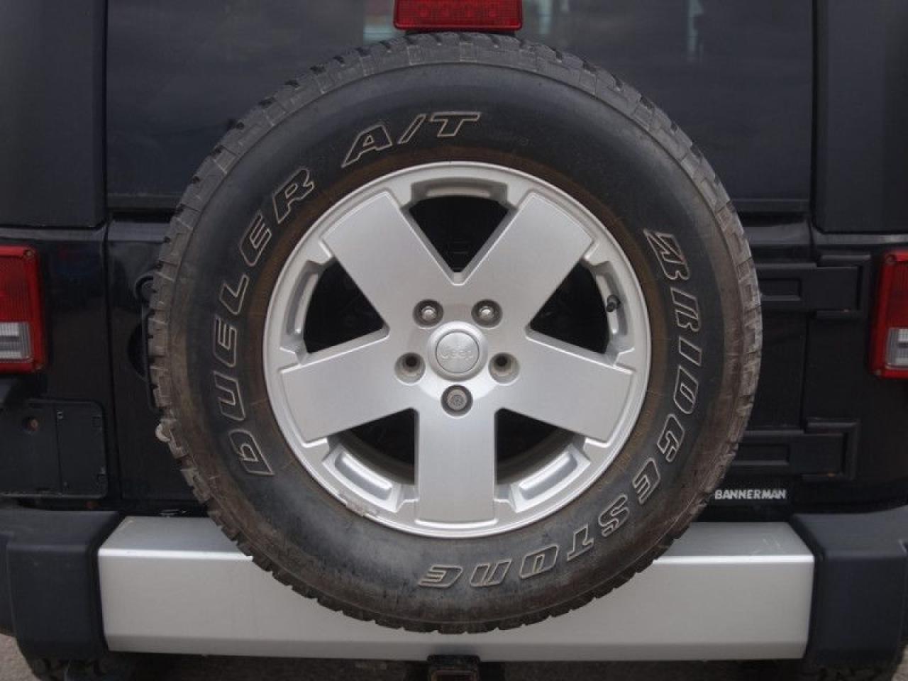 2010 Jeep Wrangler Sahara  **LOW KMS - MANUAL** Photo3