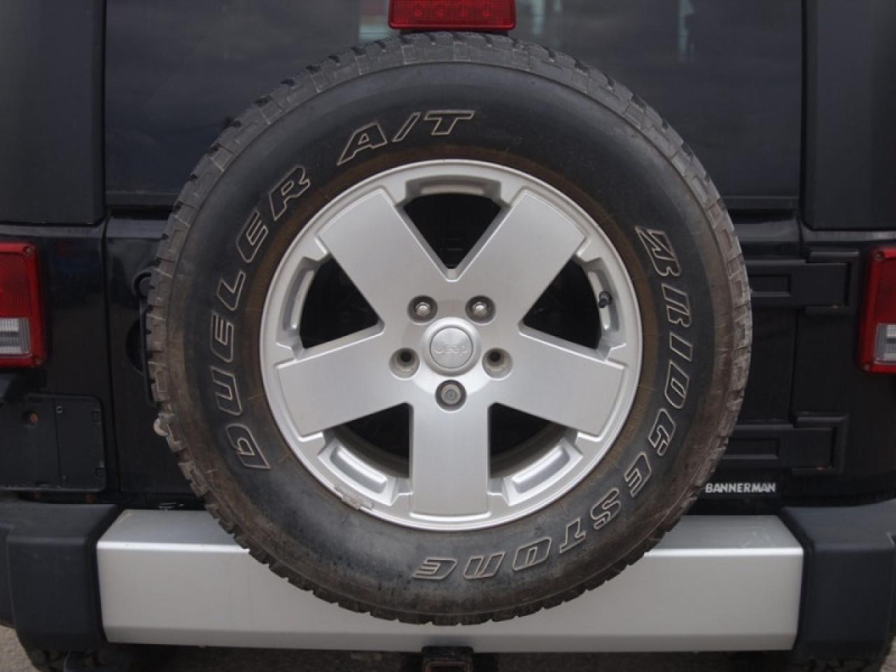 2010 Jeep Wrangler Sahara  **LOW KMS - MANUAL** Photo3