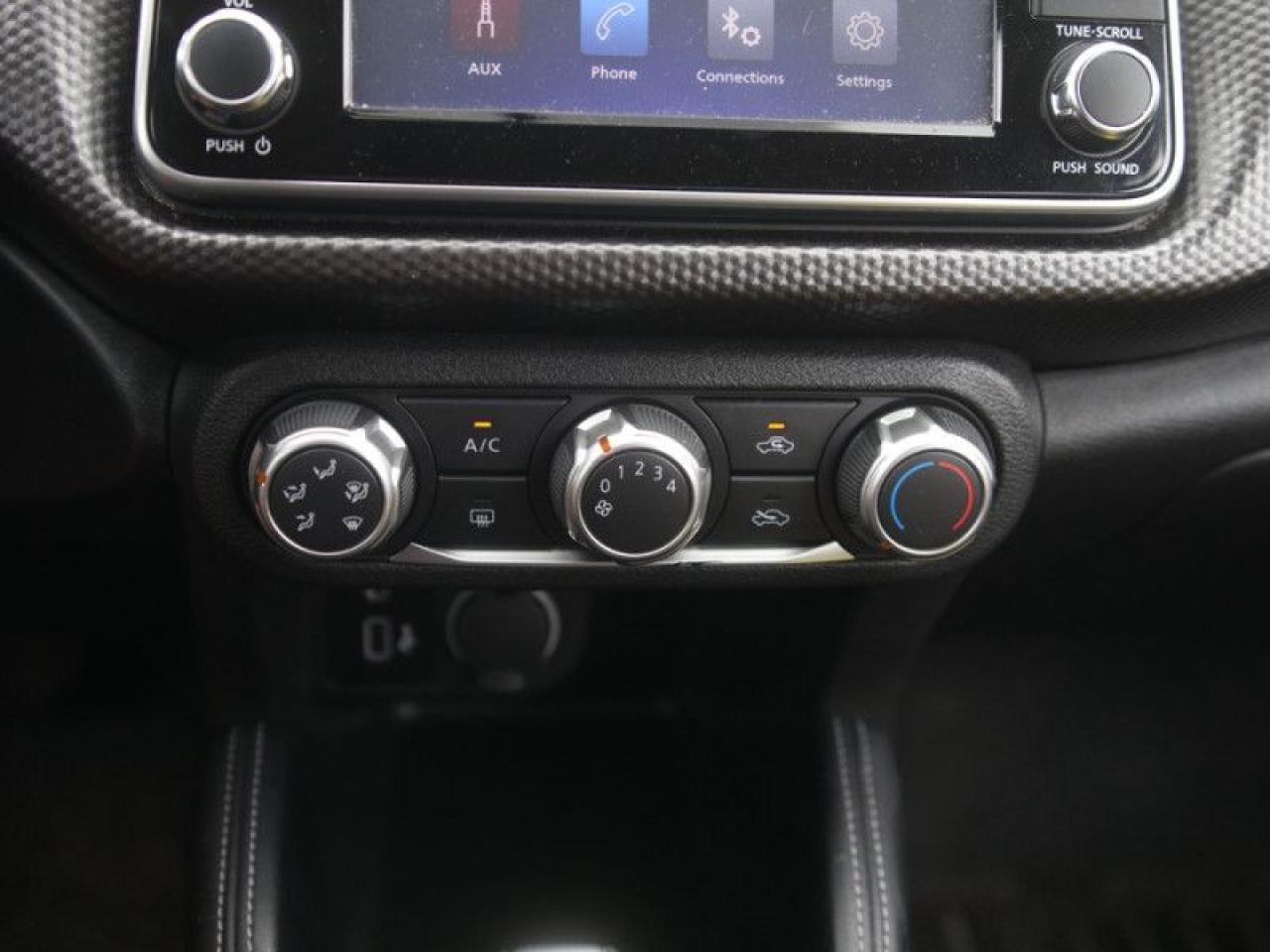 2019 Nissan Kicks S  **LOW KMS - 19 SERVICE RECORDS** Photo