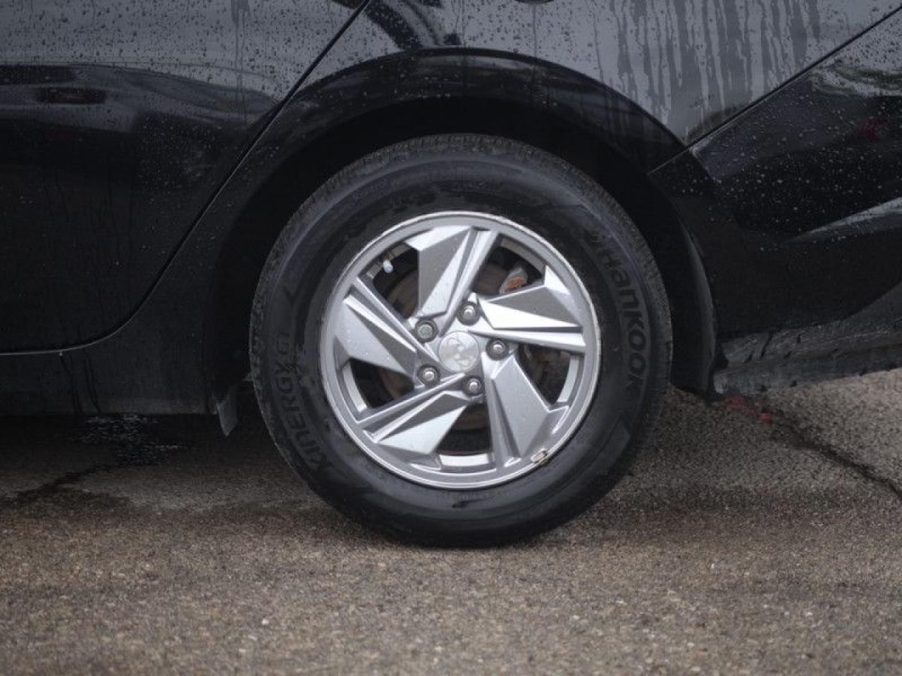 2024 Hyundai Elantra Preferred IVT  **HTD SEATS - LANE ASSIST** Photo