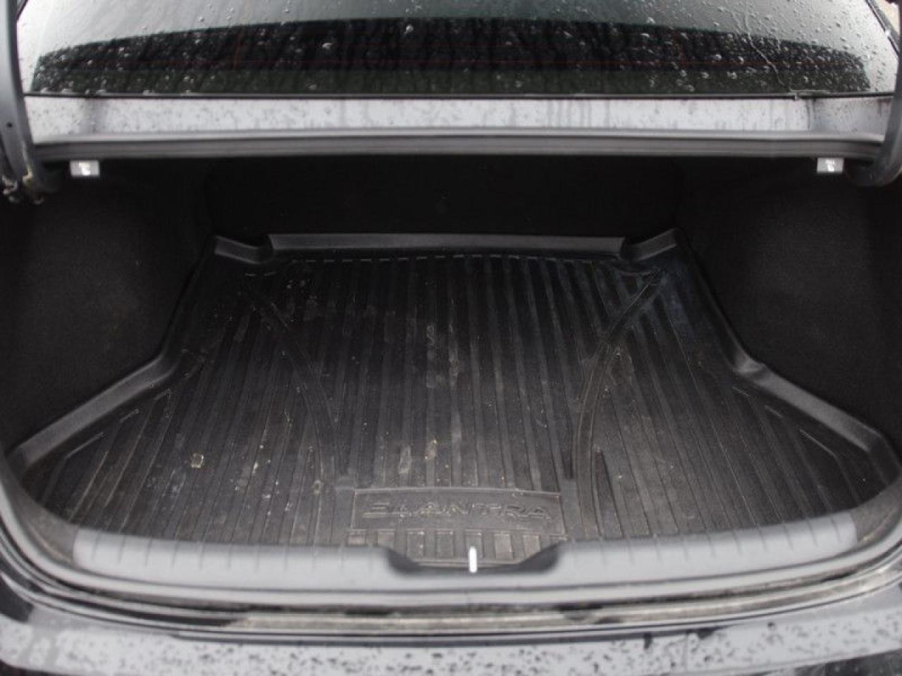 2024 Hyundai Elantra Preferred IVT  **HTD SEATS - LANE ASSIST** Photo