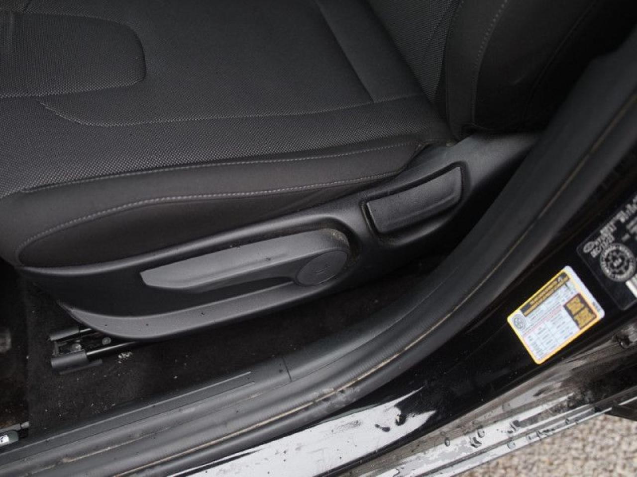 2024 Hyundai Elantra Preferred IVT  **HTD SEATS - LANE ASSIST** Photo