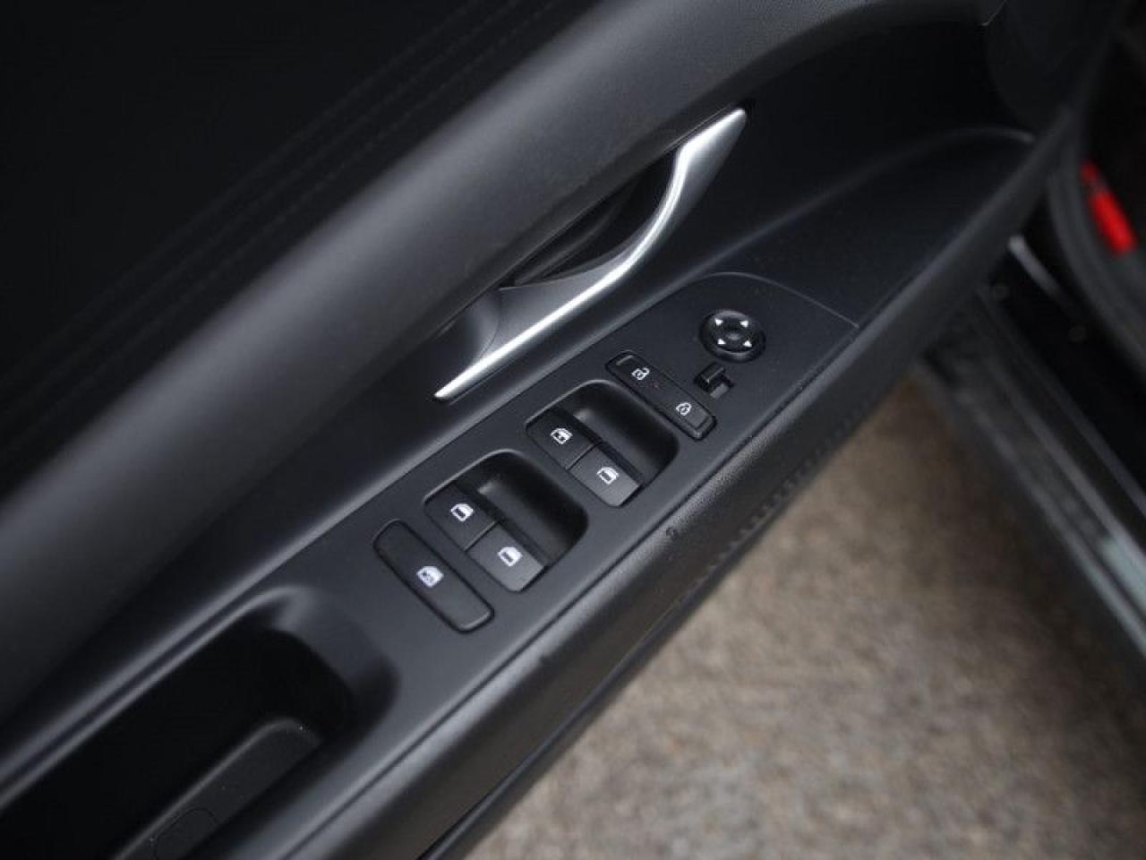 2024 Hyundai Elantra Preferred IVT  **HTD SEATS - LANE ASSIST** Photo