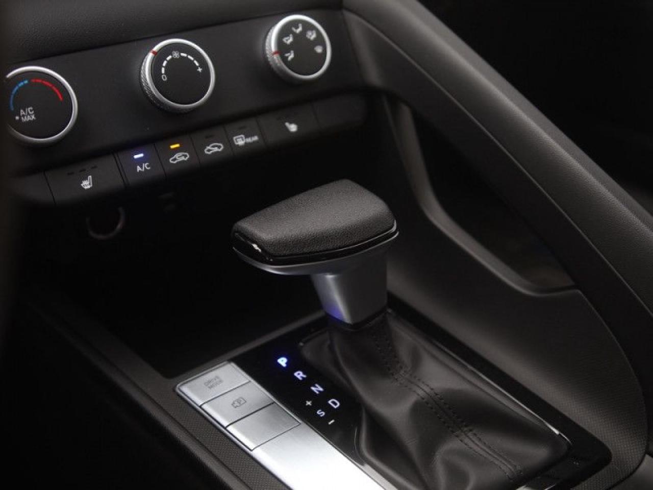 2024 Hyundai Elantra Preferred IVT  **HTD SEATS - LANE ASSIST** Photo