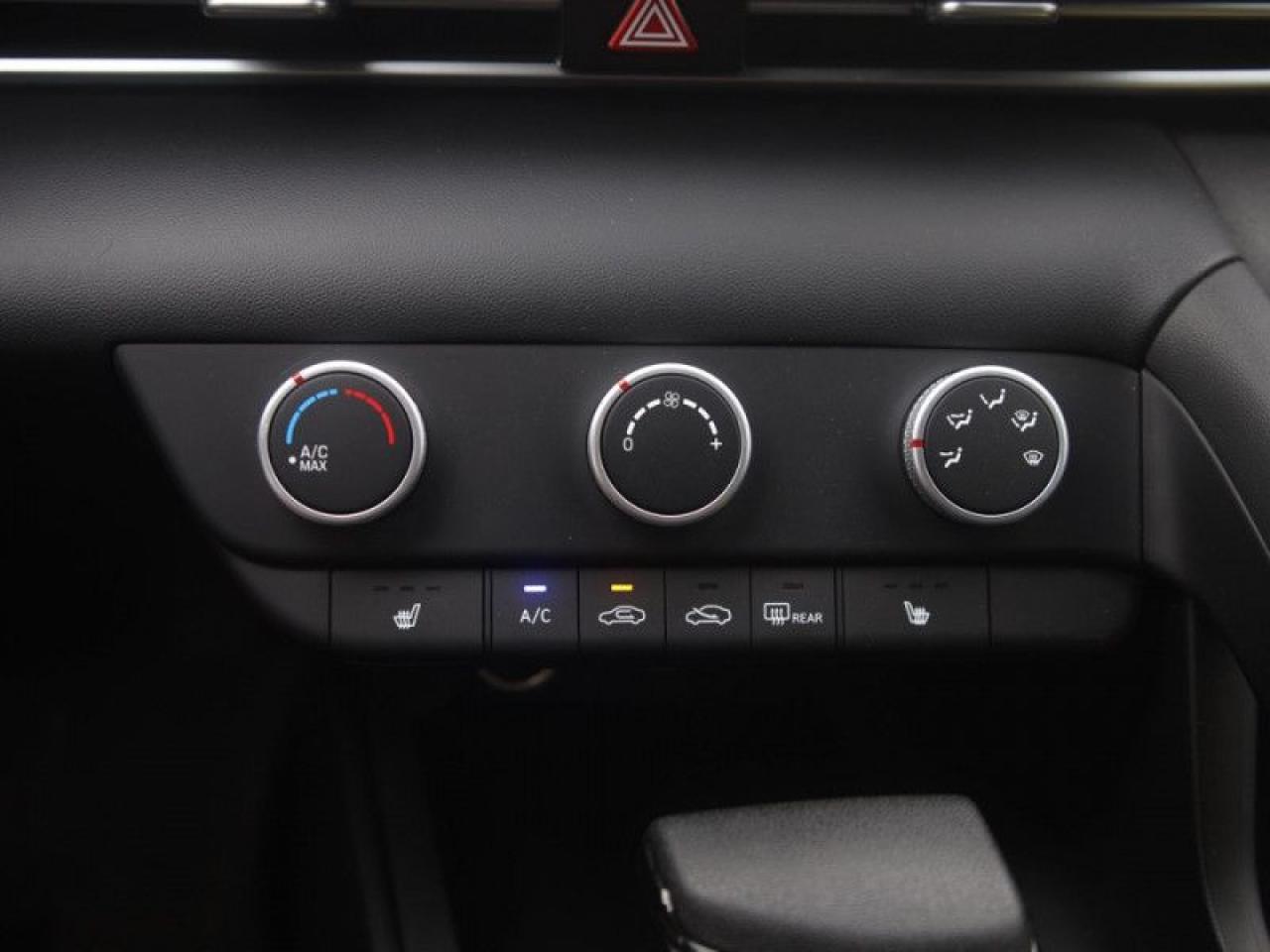 2024 Hyundai Elantra Preferred IVT  **HTD SEATS - LANE ASSIST** Photo
