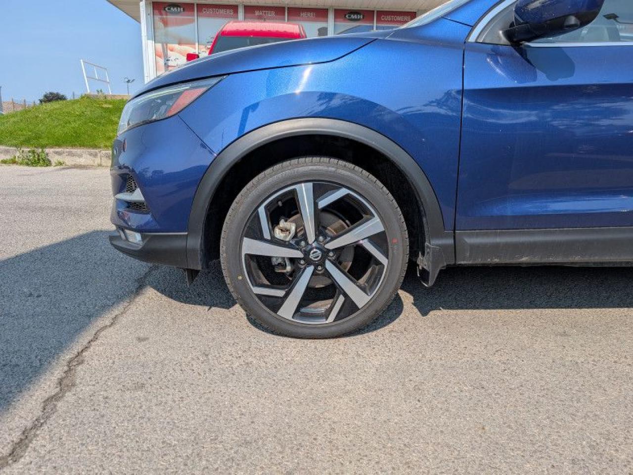 2023 Nissan Qashqai SL Platinum Package  **SUNROOF** Photo