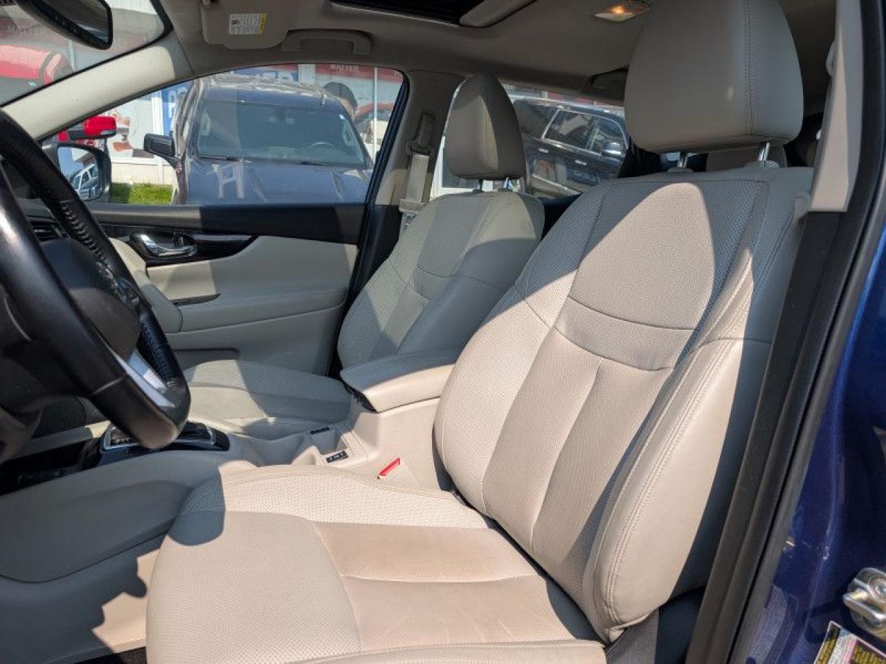 2023 Nissan Qashqai SL Platinum Package  **SUNROOF** Photo