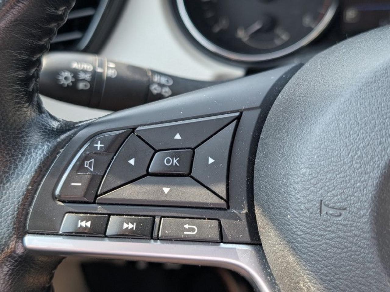 2023 Nissan Qashqai SL Platinum Package  **SUNROOF** Photo