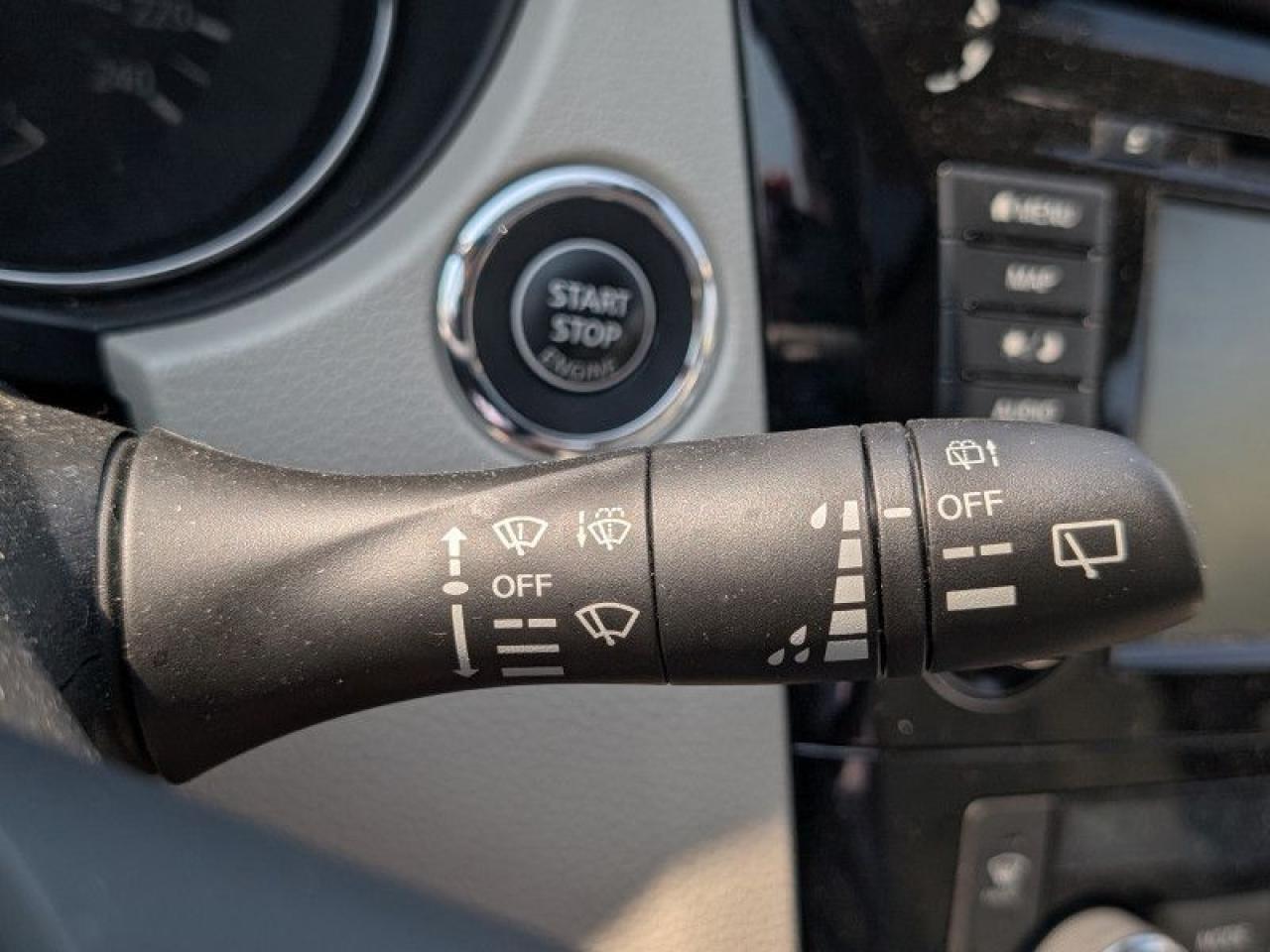 2023 Nissan Qashqai SL Platinum Package  **SUNROOF** Photo