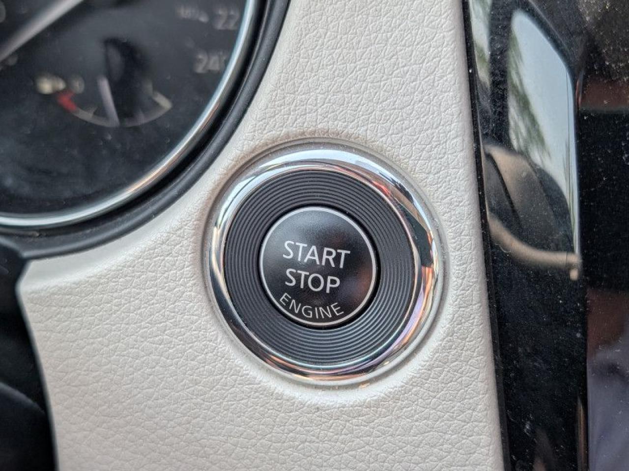 2023 Nissan Qashqai SL Platinum Package  **SUNROOF** Photo