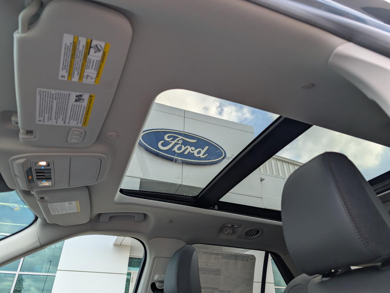 2025 Ford Explorer ACTIVE Photo5