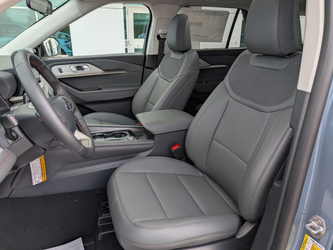 2025 Ford Explorer ACTIVE Photo5