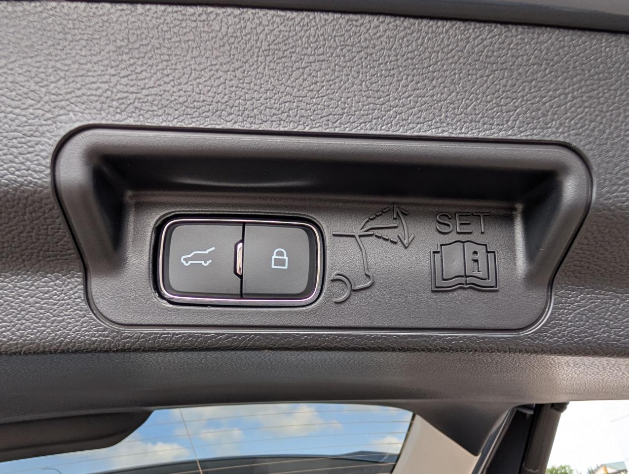 2025 Ford Explorer ACTIVE Photo5