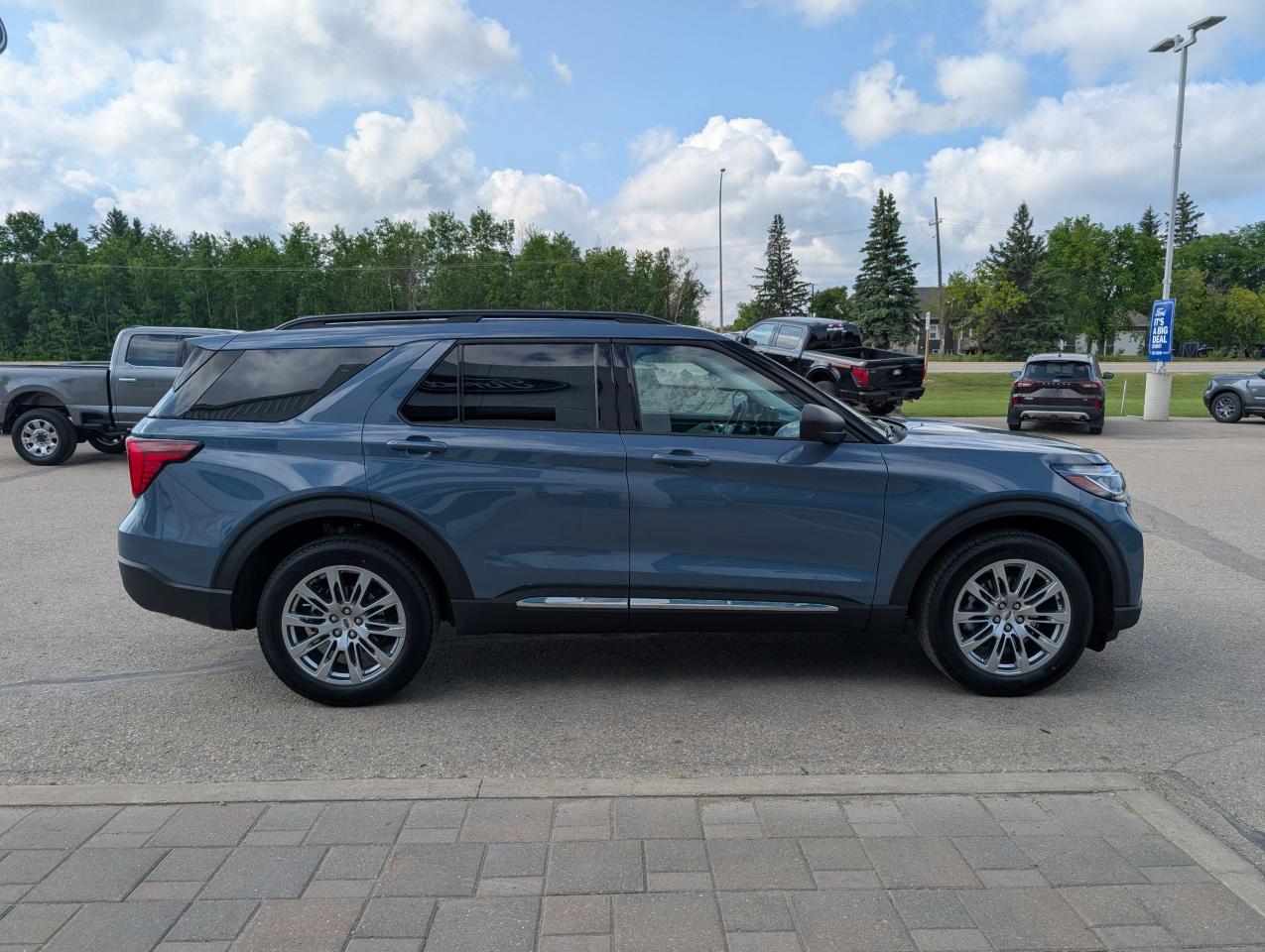 2025 Ford Explorer ACTIVE Photo4