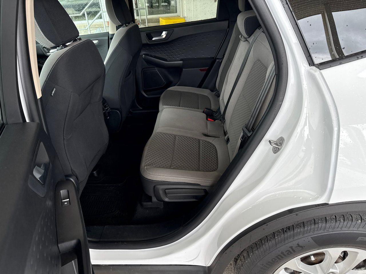 2020 Ford Escape SE - Photo #18