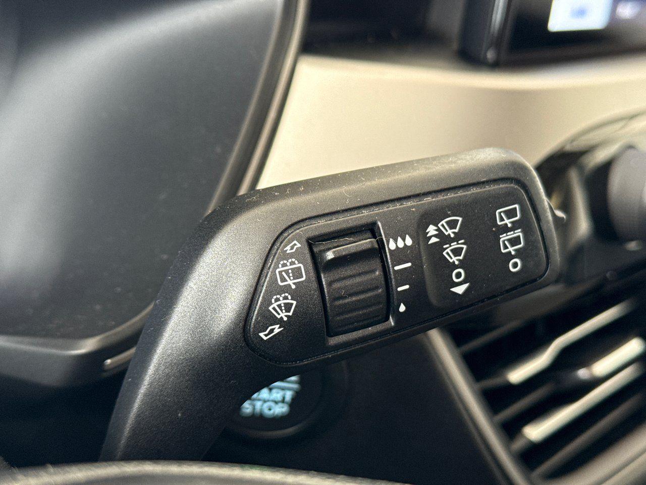 2020 Ford Escape SE - Photo #25