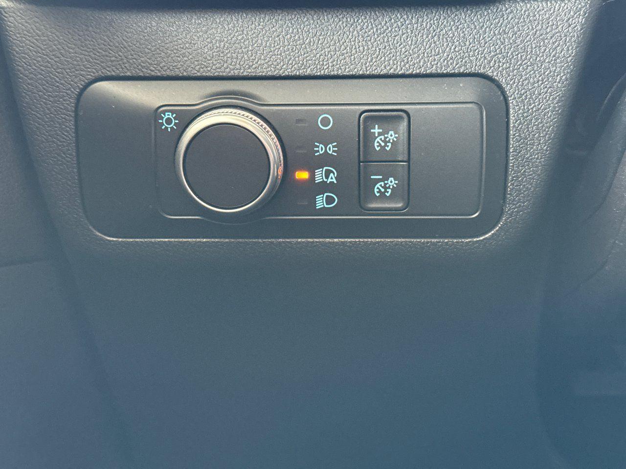2020 Ford Escape SE - Photo #23