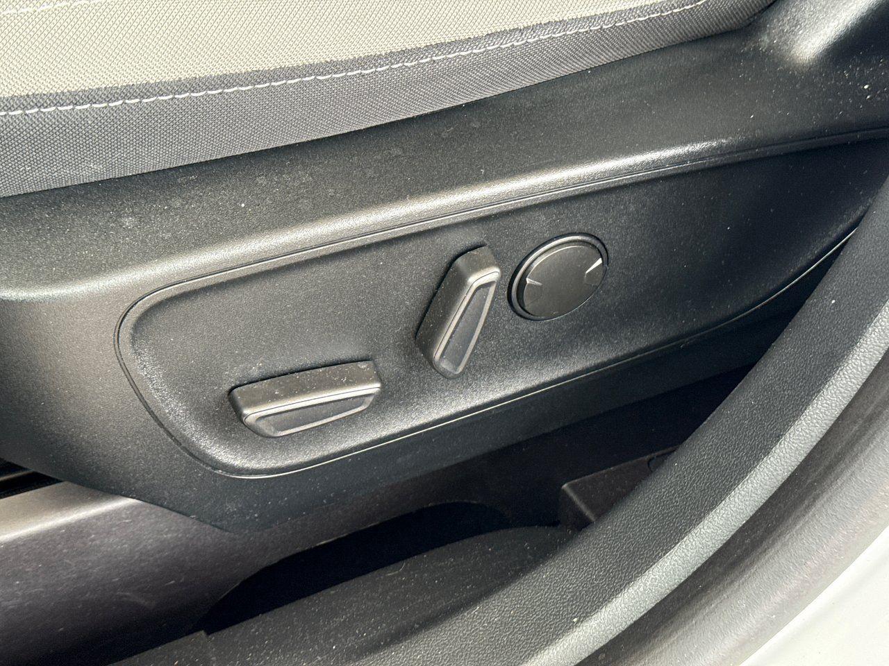 2020 Ford Escape SE - Photo #22