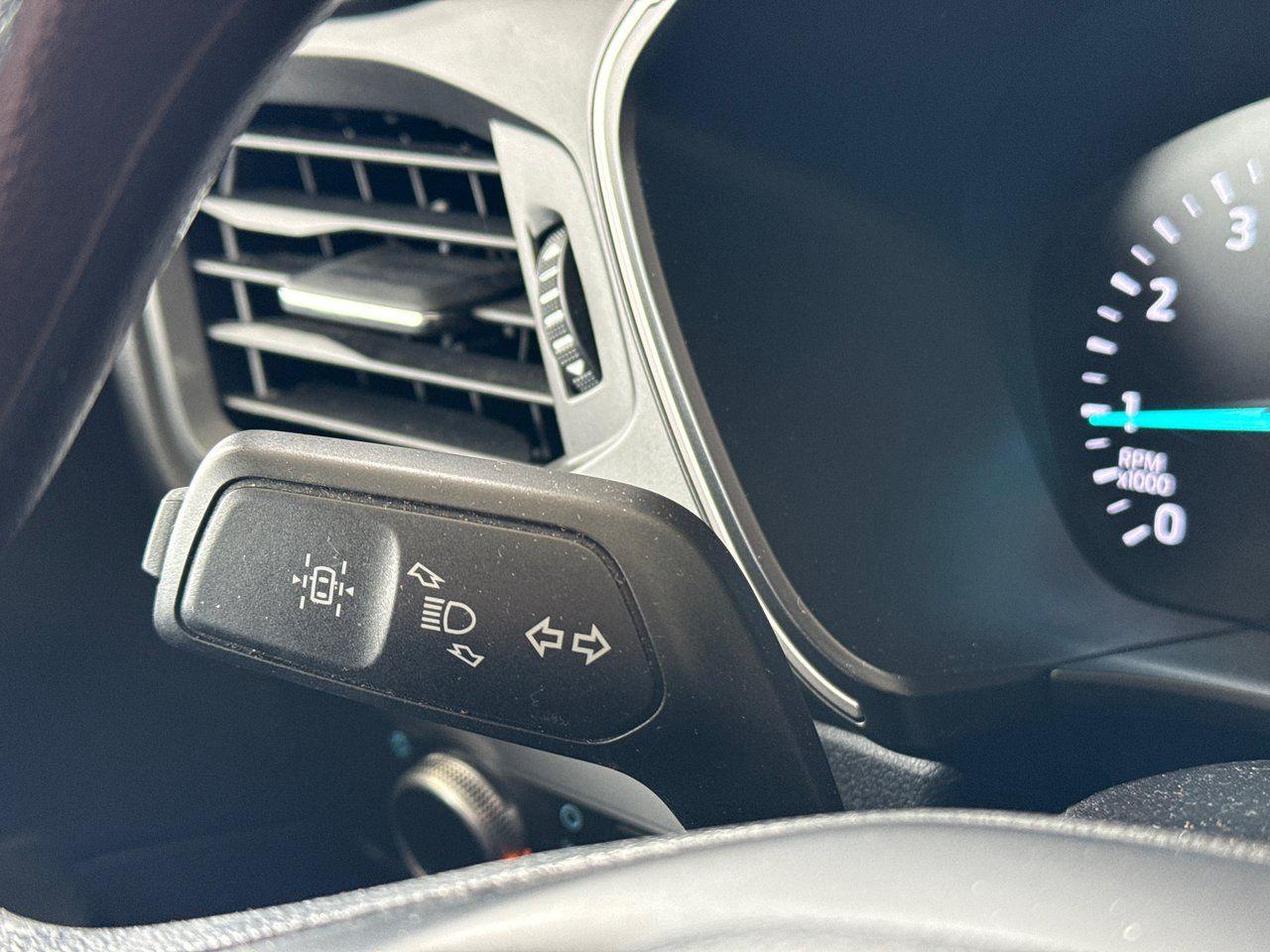 2020 Ford Escape SE - Photo #24