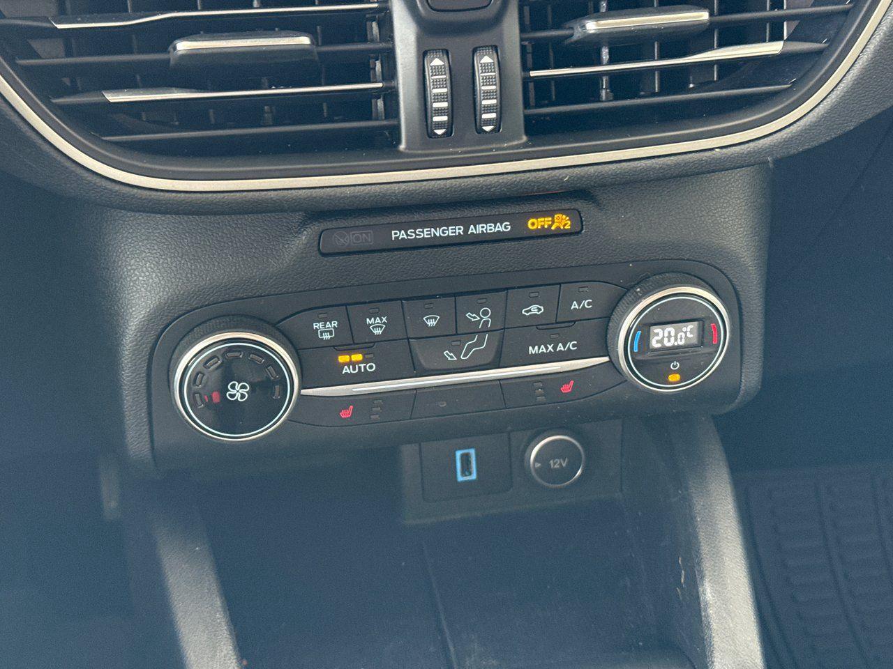 2020 Ford Escape SE - Photo #28
