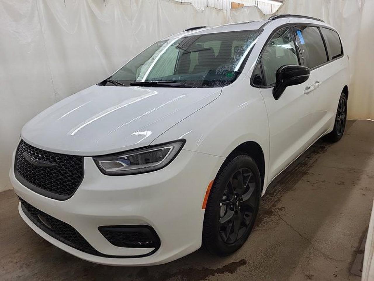 Used 2024 Chrysler Pacifica Limited AWD | Leather | Pano Roof | S Appearance Pkg | Cooled + Heated Seats | Heated Wheel | for sale in Guelph, ON