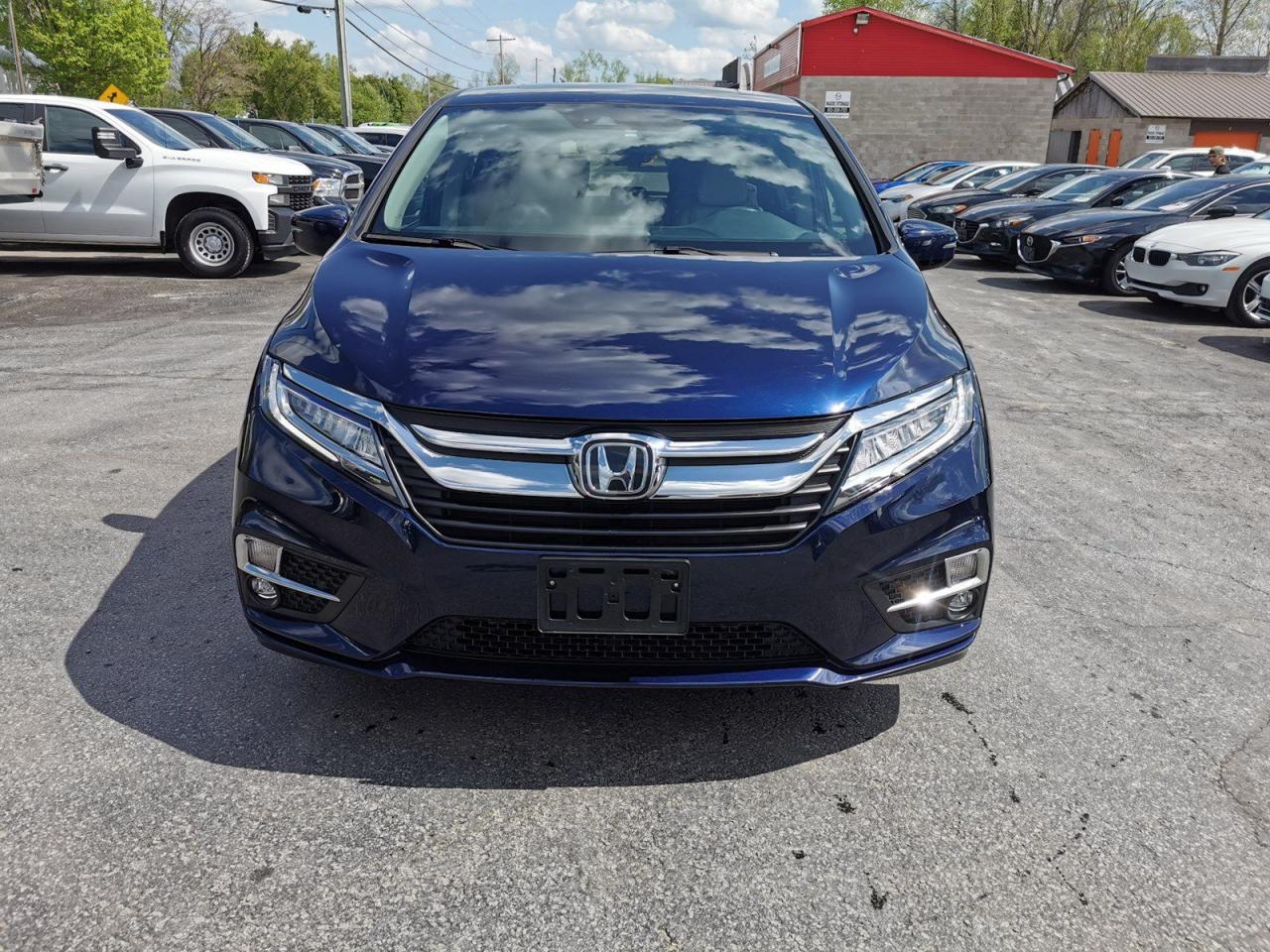 2018 Honda Odyssey Touring - Photo #2