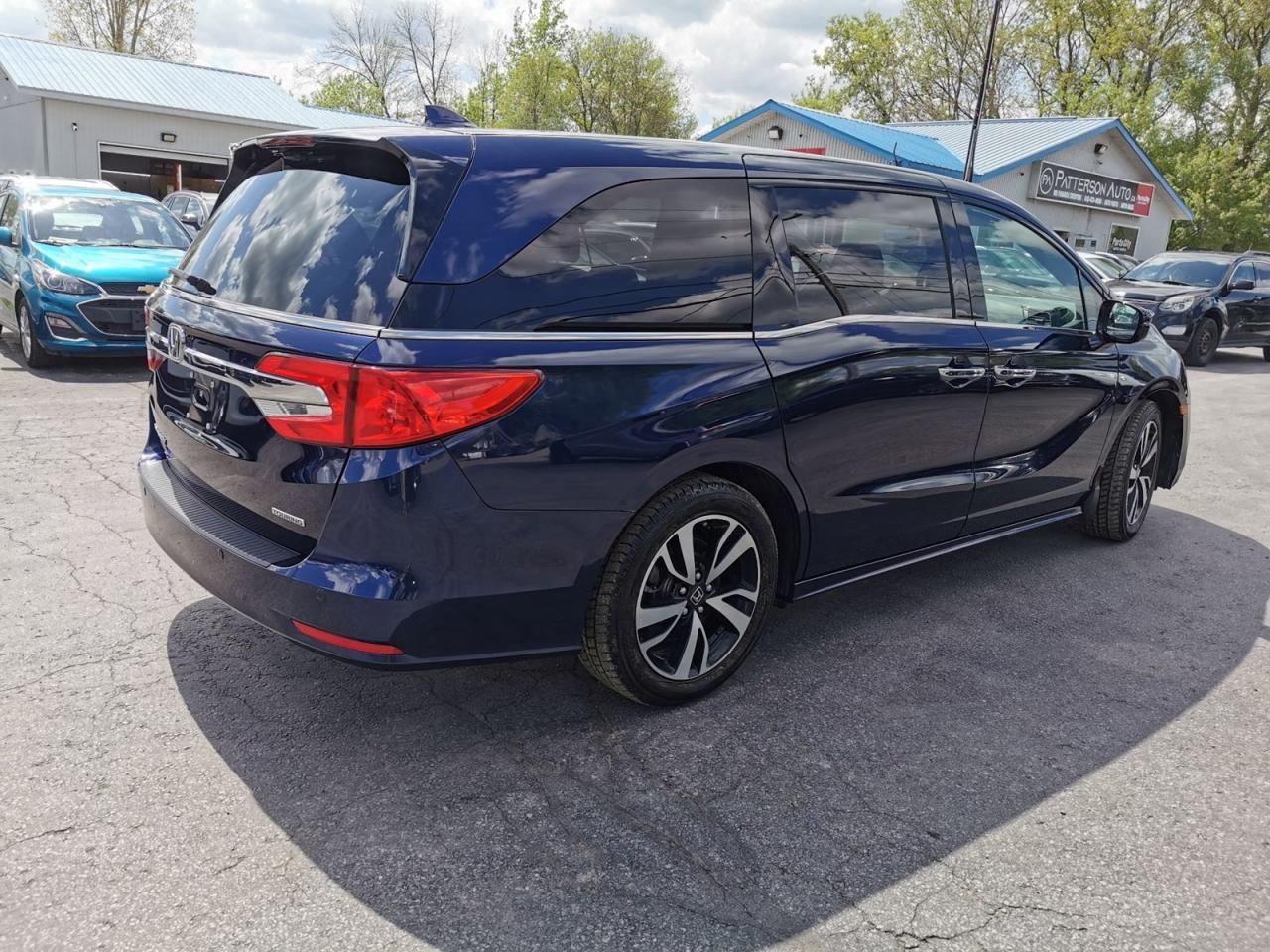 2018 Honda Odyssey Touring Photo4