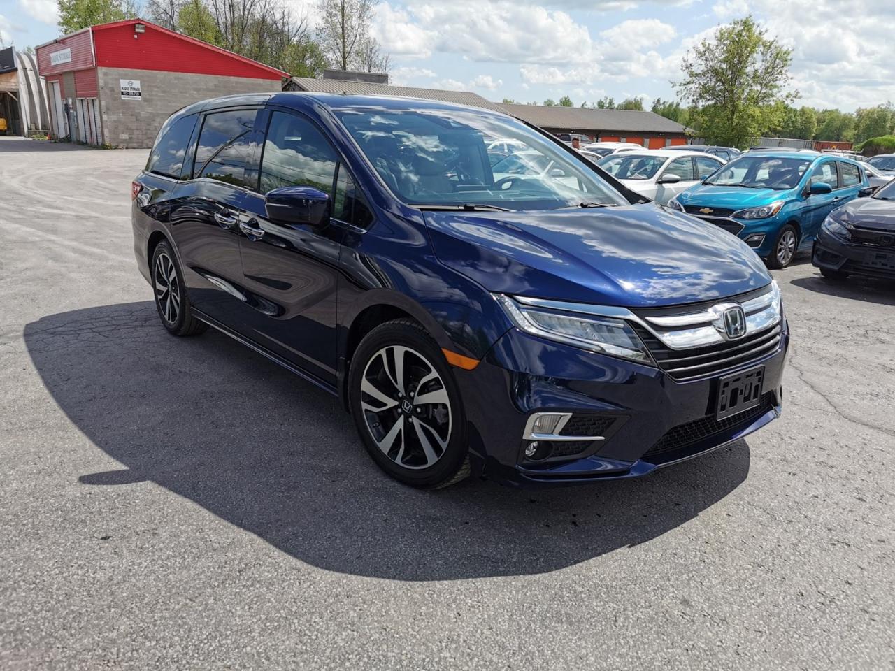 2018 Honda Odyssey Touring Photo2