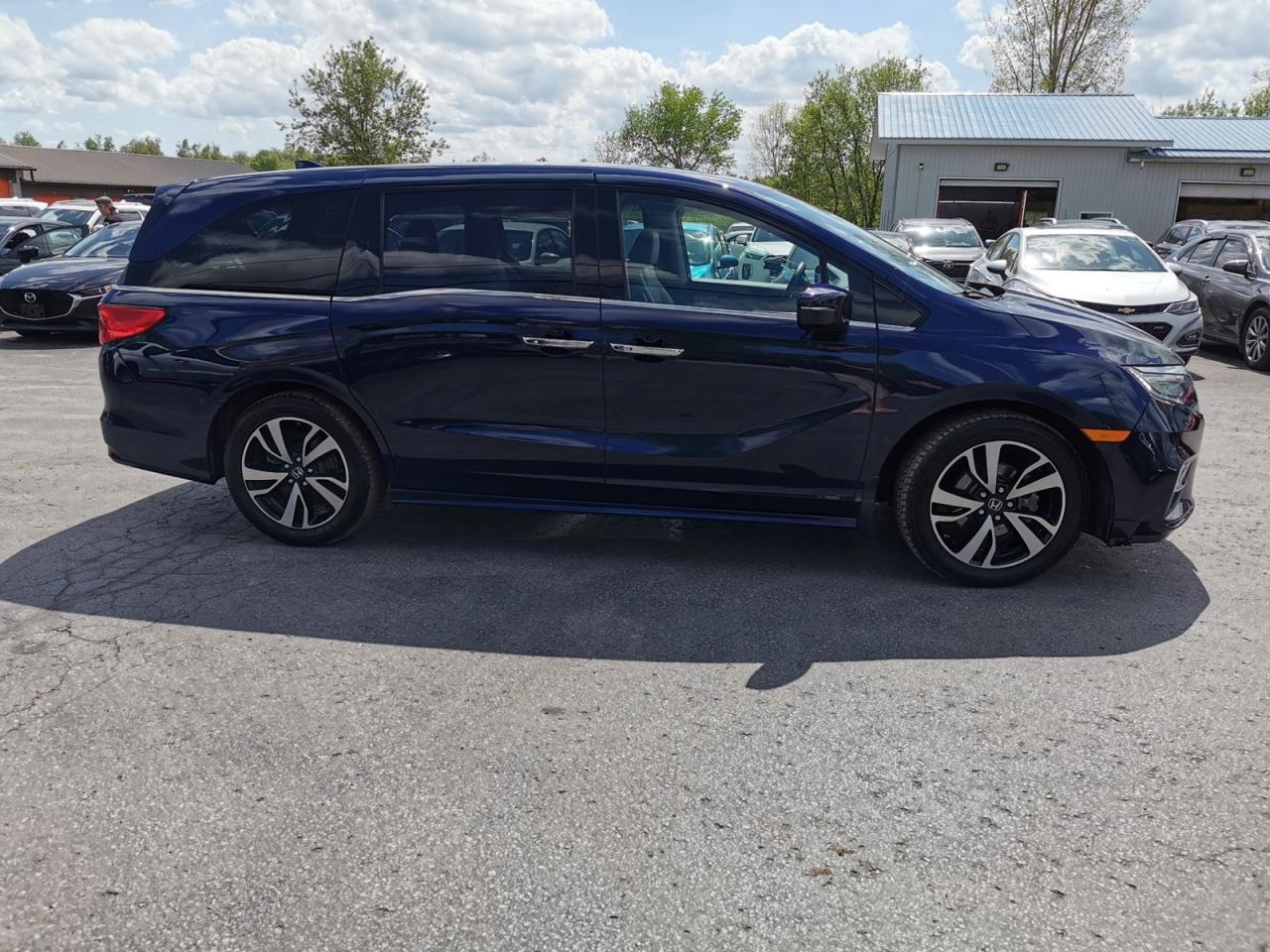 2018 Honda Odyssey Touring Photo3