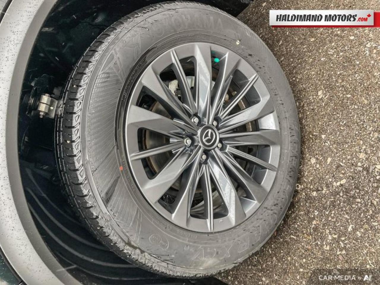 2025 Mazda CX-70 MHEV GS-L AWD | Leather | Sunroof | Heated Seats Photo